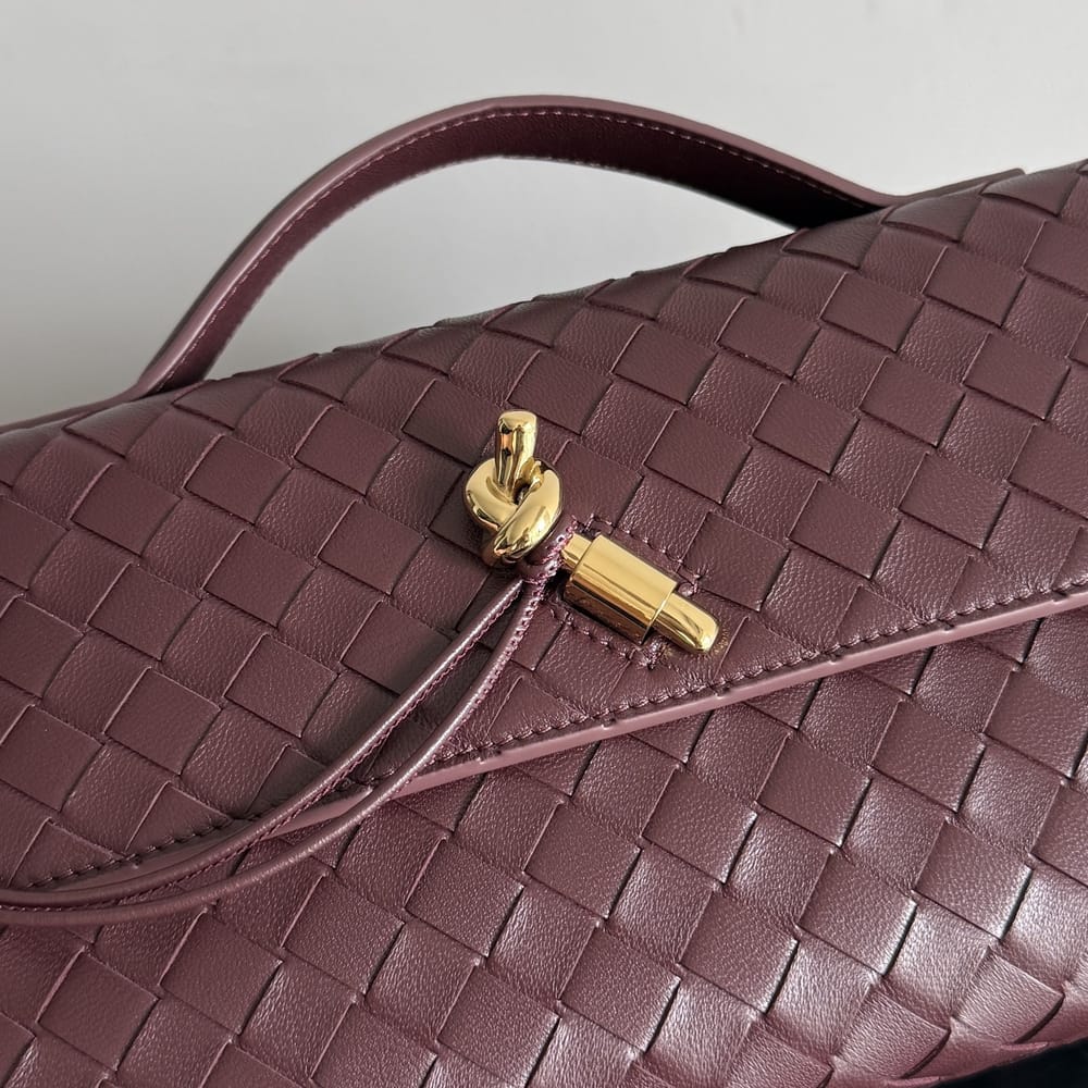 Bottega Veneta Andiamo Clutch 25