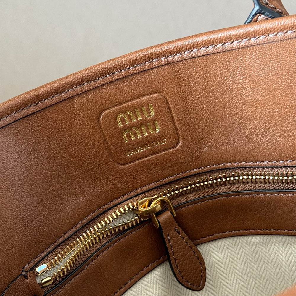 MiuMiu Aventure Nappa