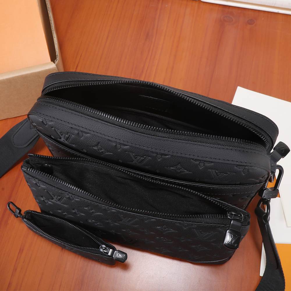Louis Vuitton Trio Messenger