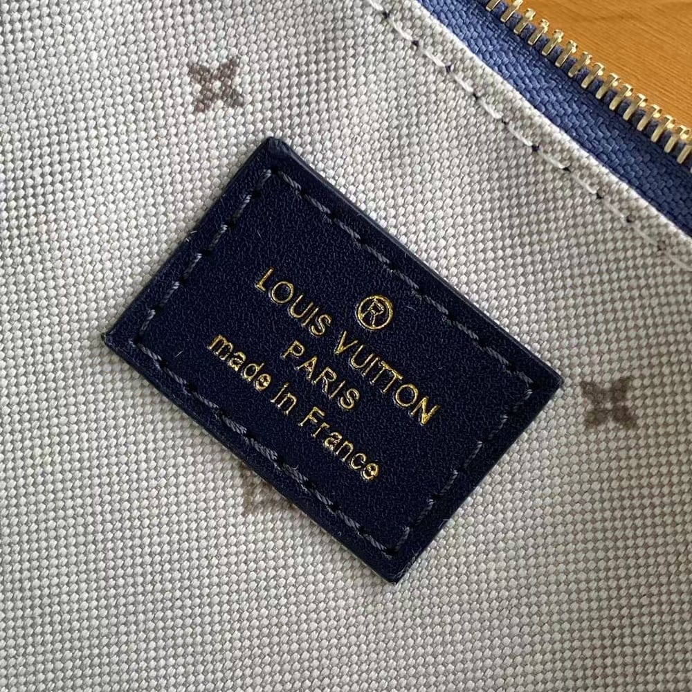 Louis Vuitton Pochette Hills