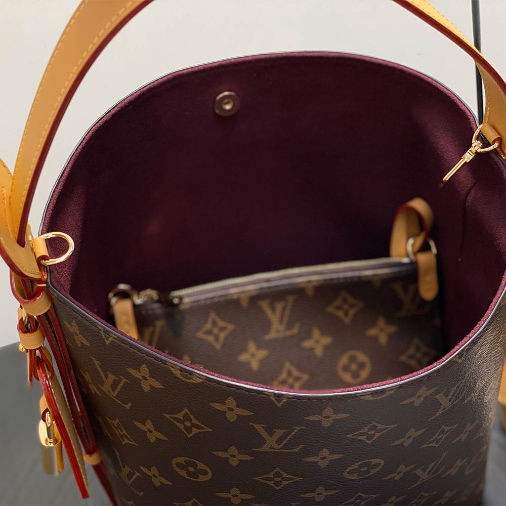 Louis Vuitton All In MM