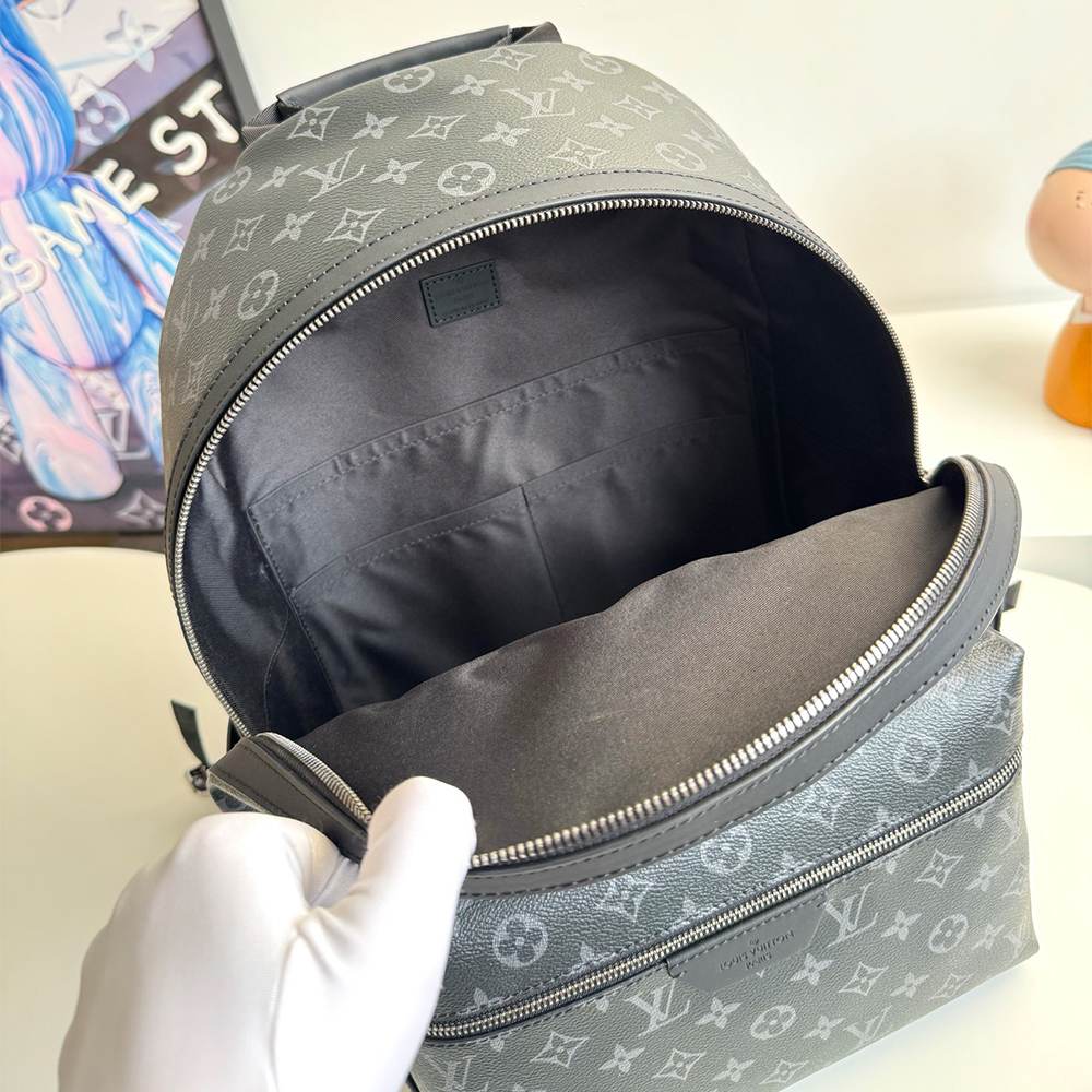Louis Vuitton Discovery MM