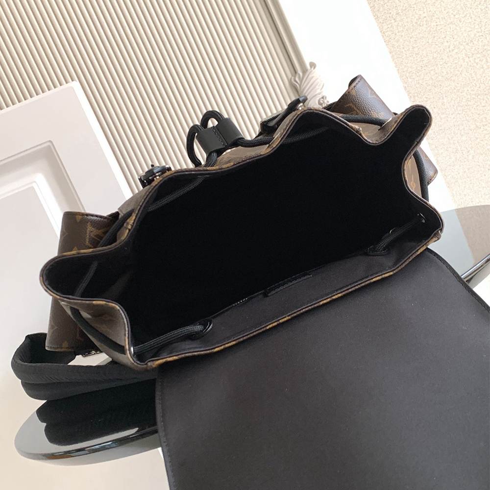 Louis Vuitton Christopher MM