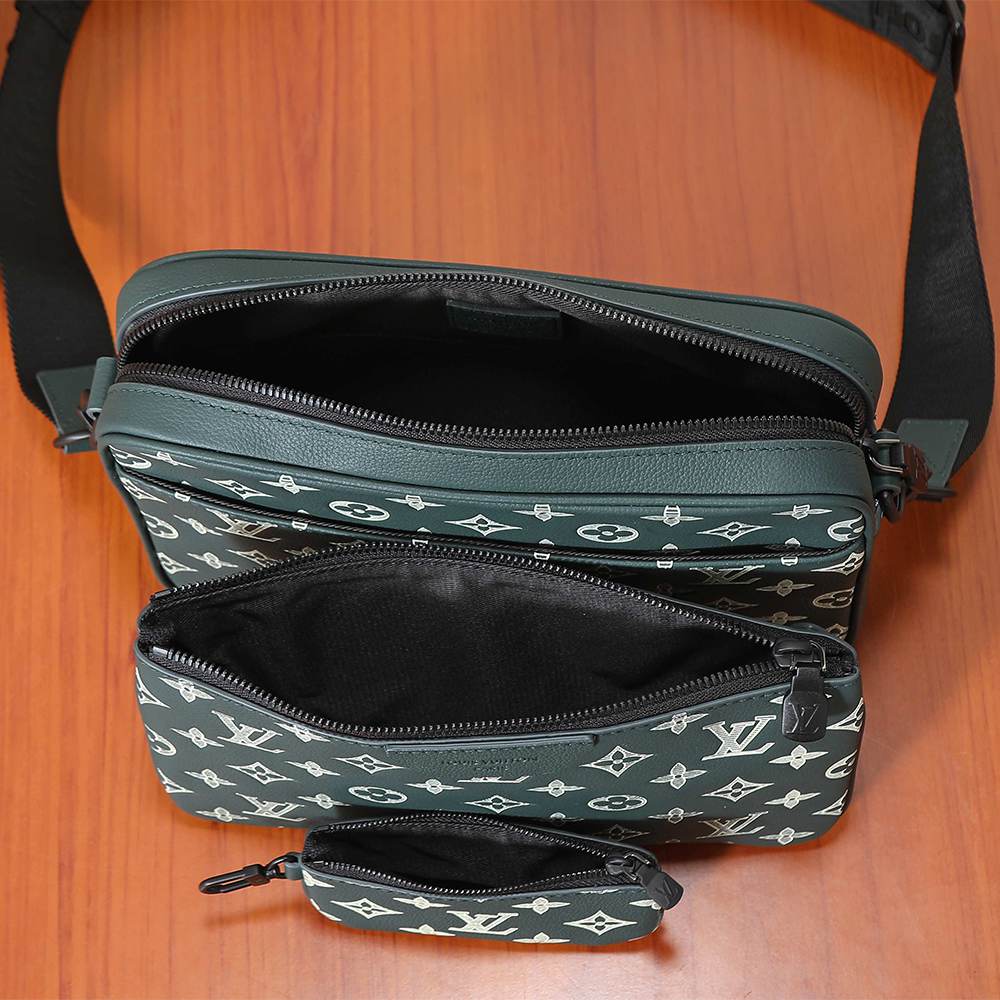 Louis Vuitton Trio Messenger