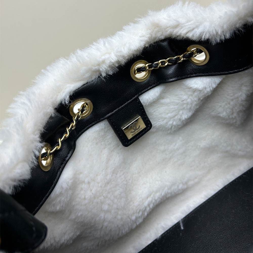 CHANEL 25 Small Handbag(High-end grade)