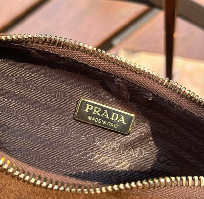 Bolsa Prada Re-Edition Mini Camurça