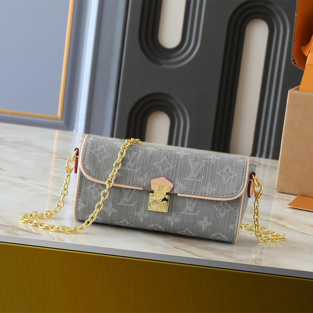 Louis Vuitton Pochette Camille