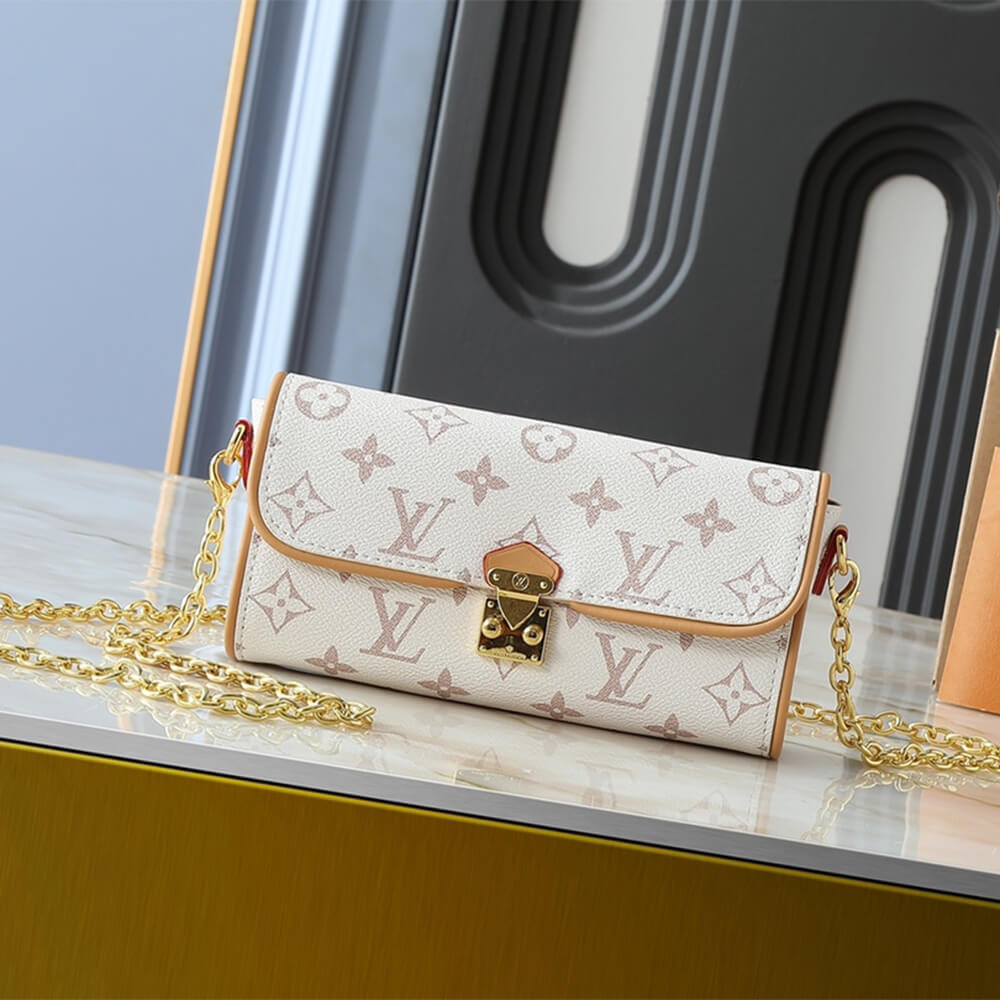 Louis Vuitton Pochette Camille