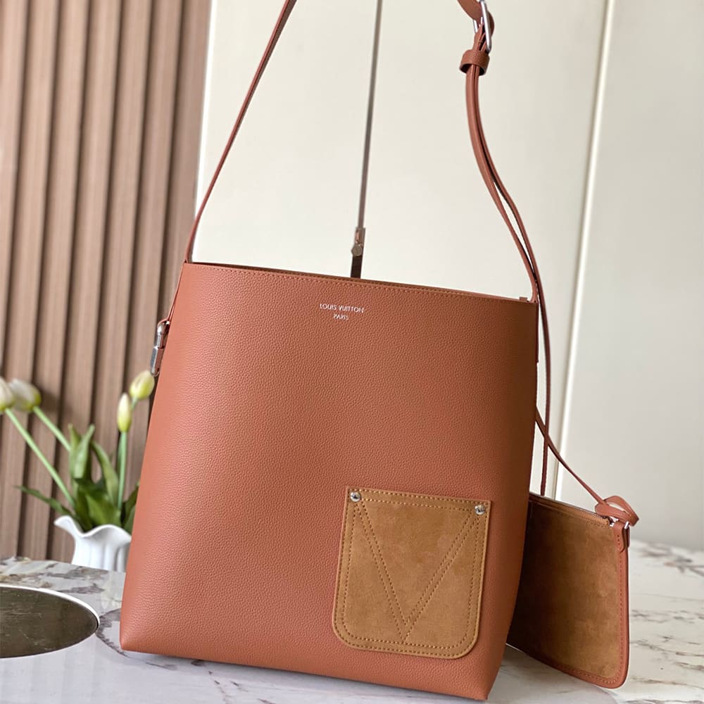 Louis Vuitton Verso Hobo