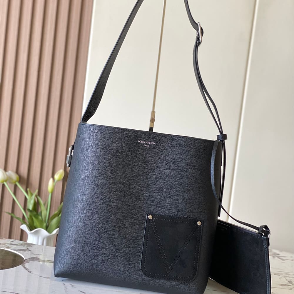 Louis Vuitton Verso Hobo