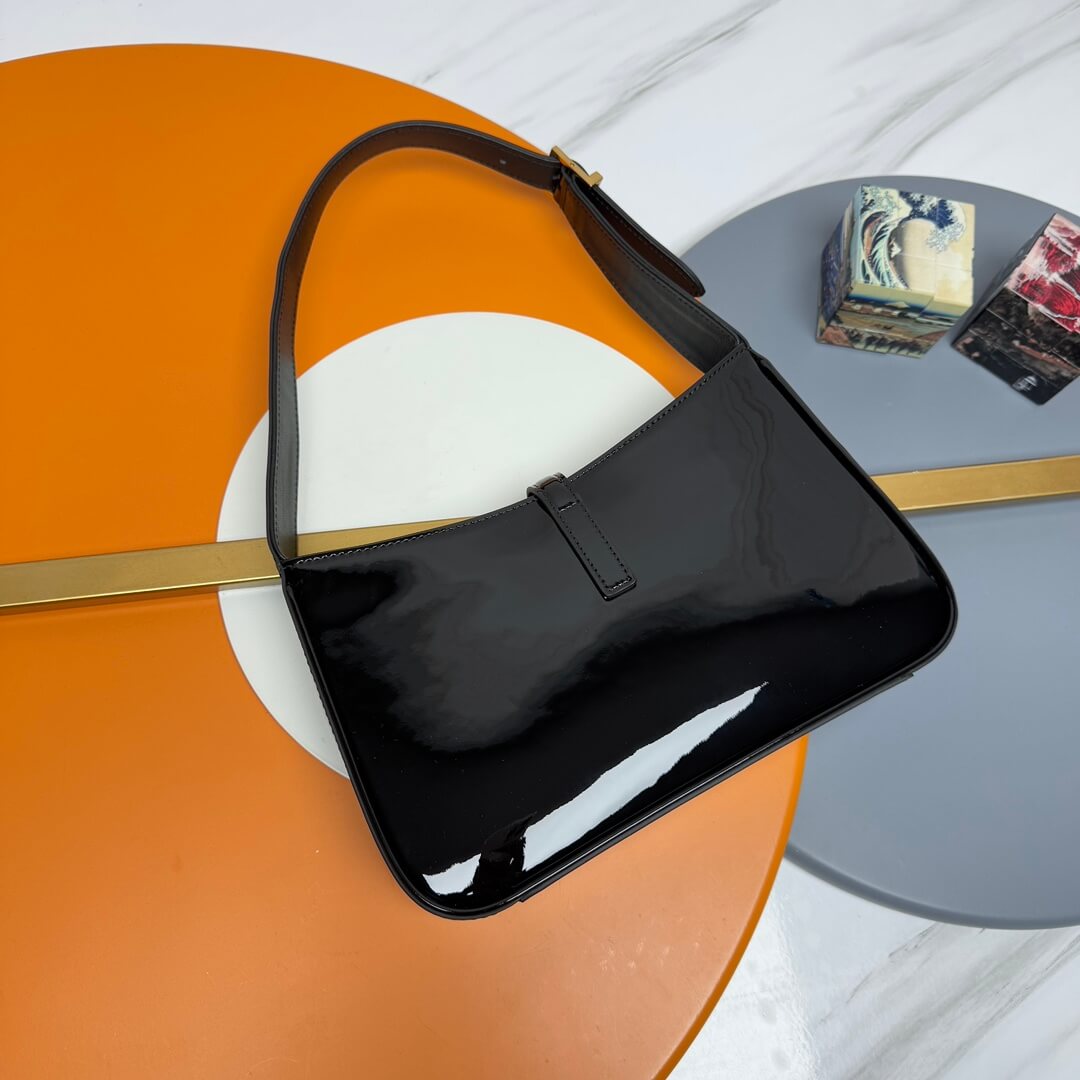 Ysl Le 5 à 7 In Patent Hobo
