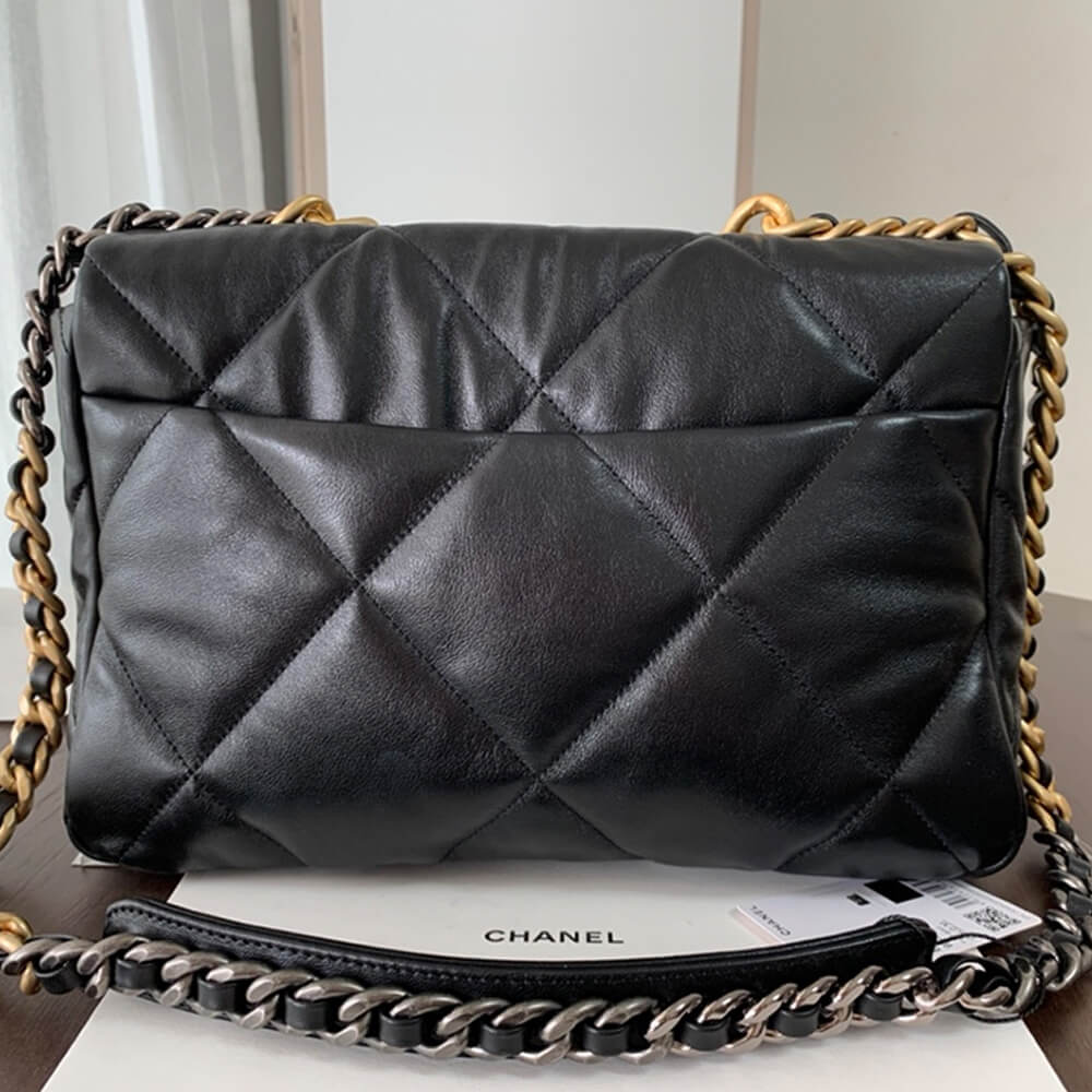 Chanel 19 Large