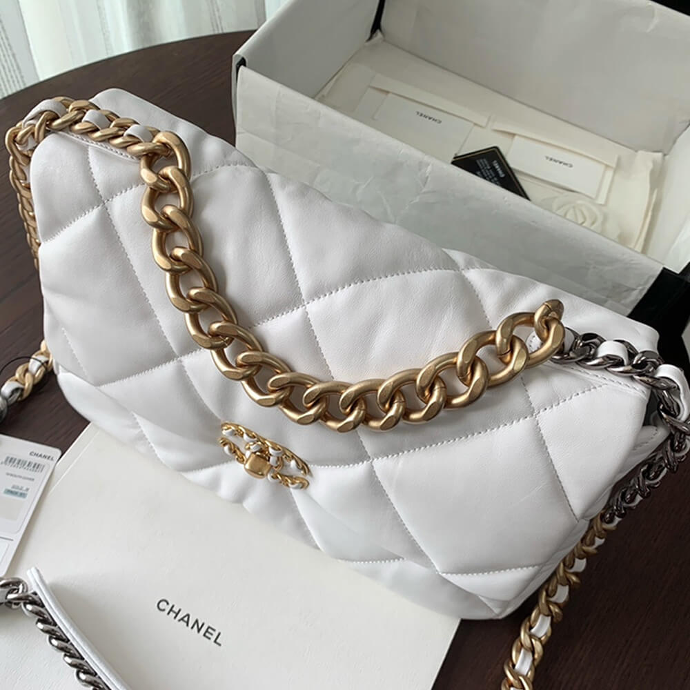 Chanel 19 Large