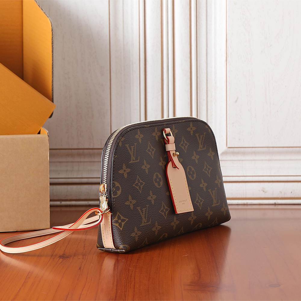 Louis Vuitton Tag Me Pouch