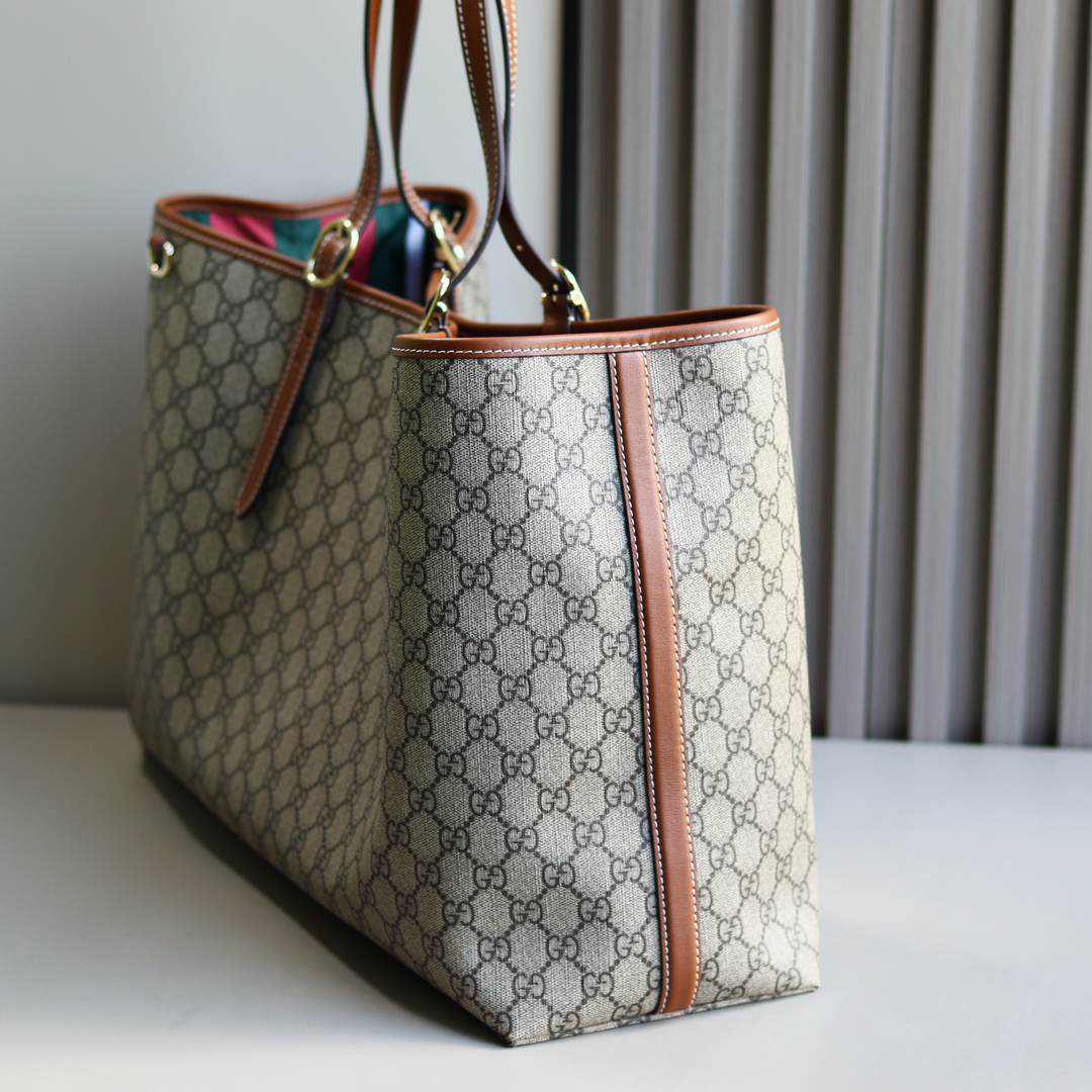 Gucci Emblem Large