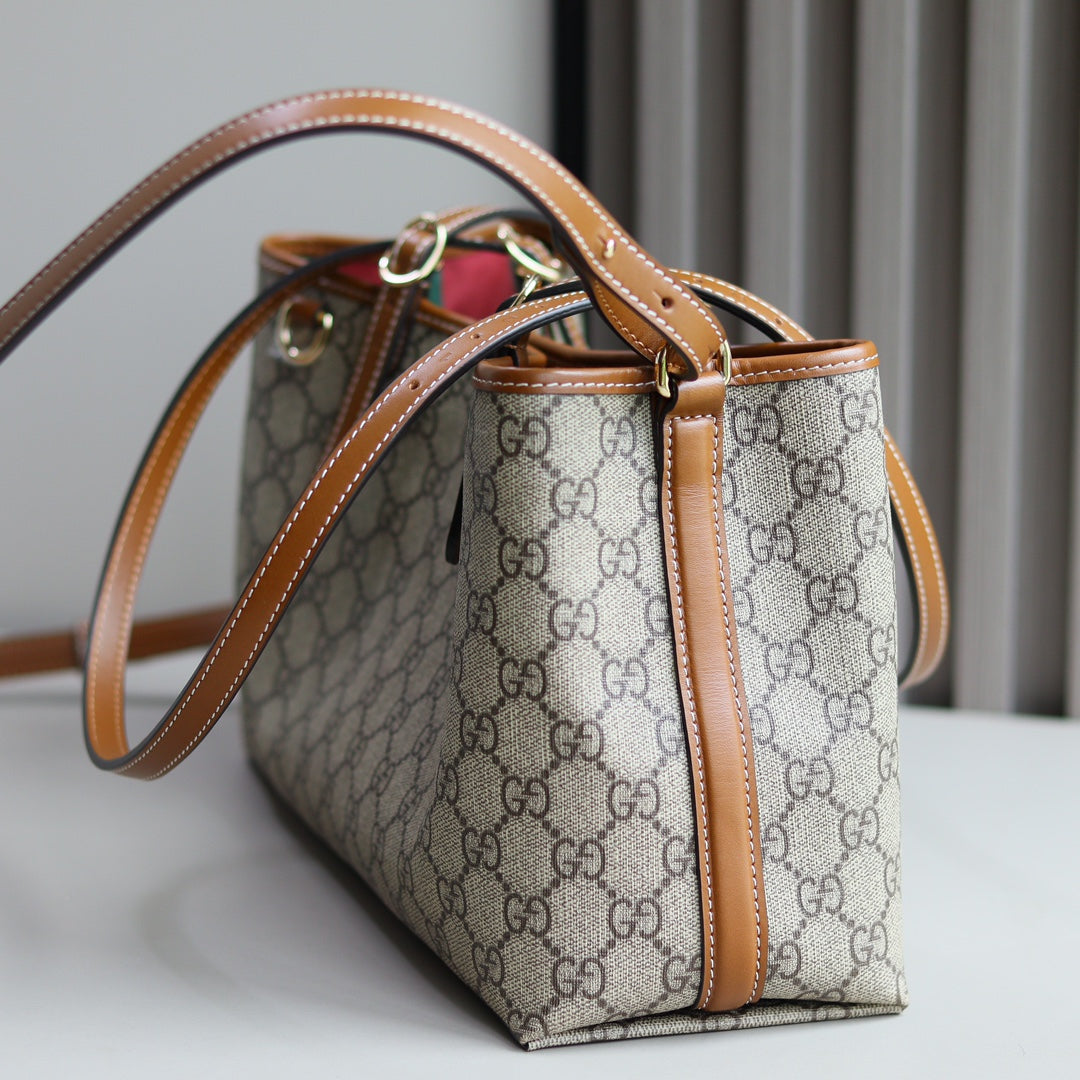 Gucci Emblem Medium