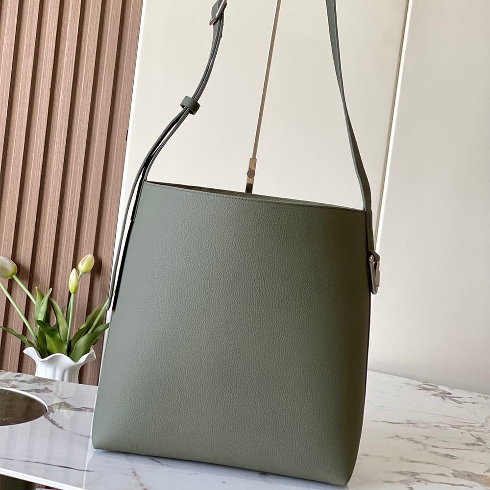 Louis Vuitton Verso Hobo