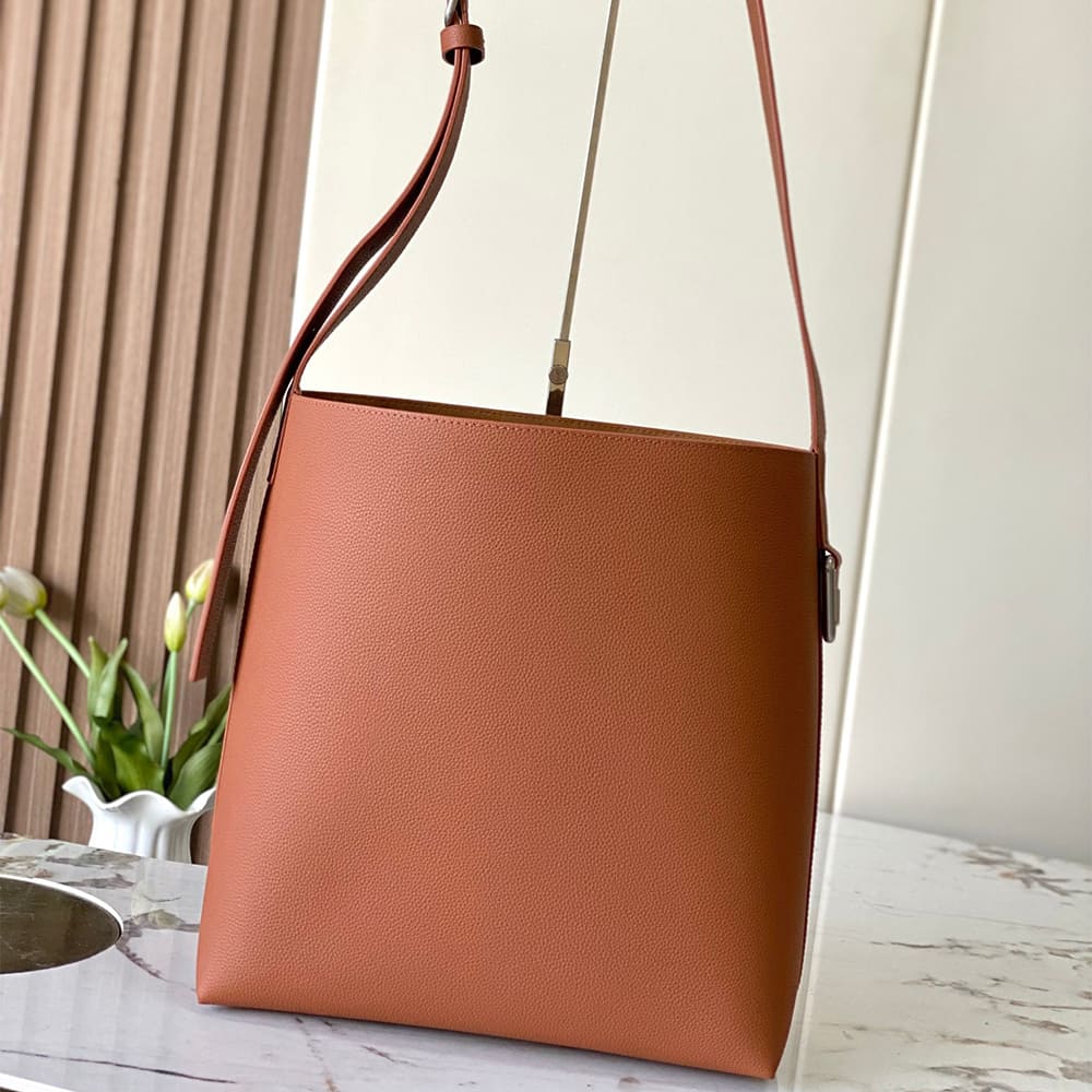 Louis Vuitton Verso Hobo