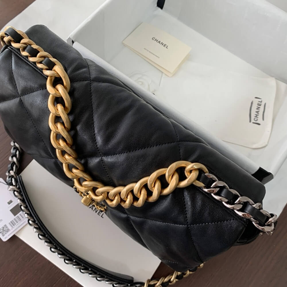 Chanel 19 Large