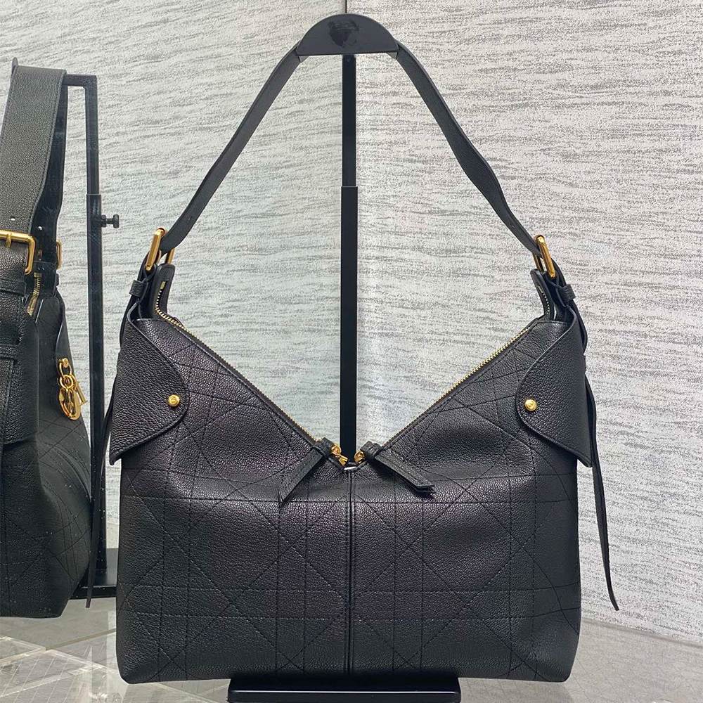 Dior Medium Dior Voyage Bag(high-end grade)