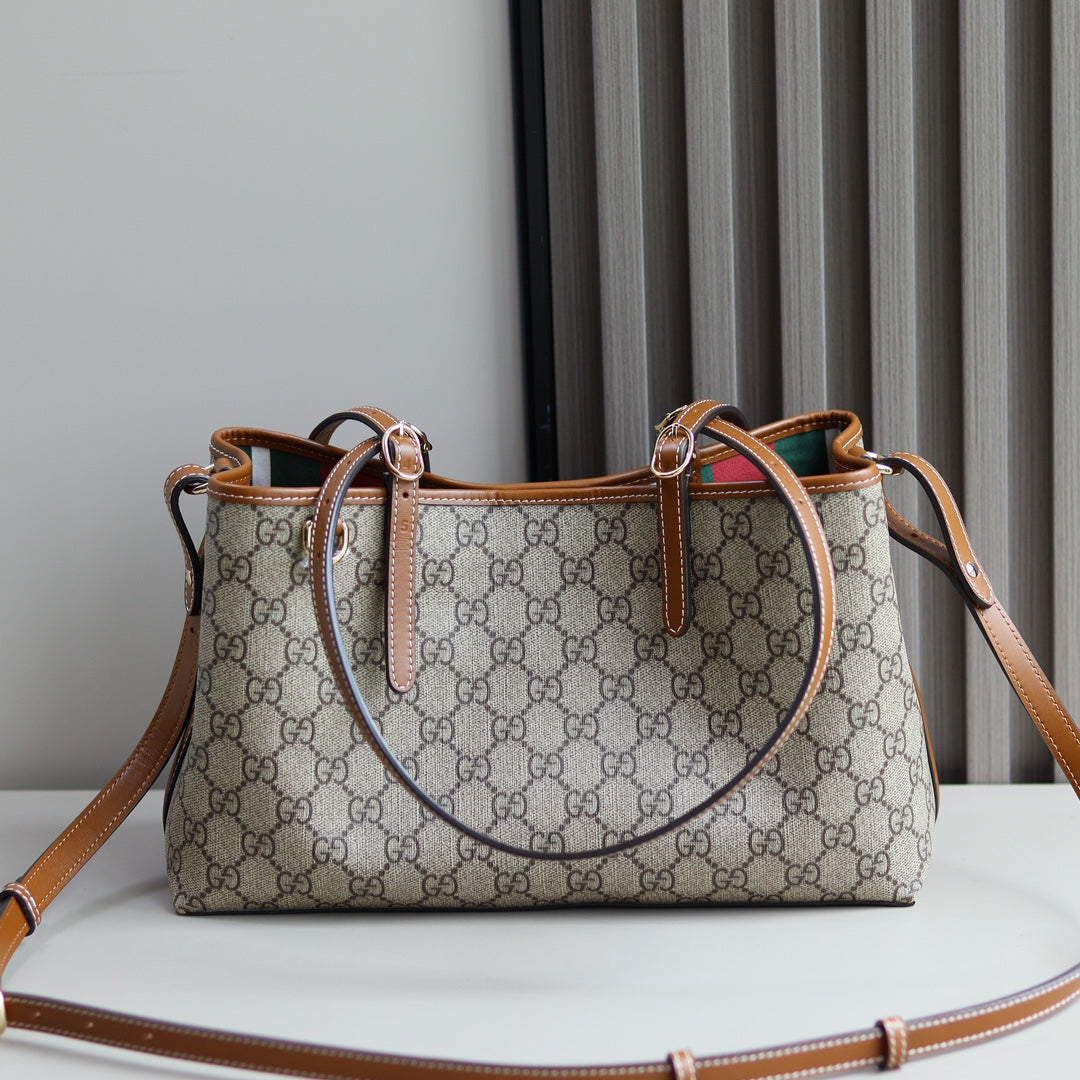 Gucci Emblem Medium