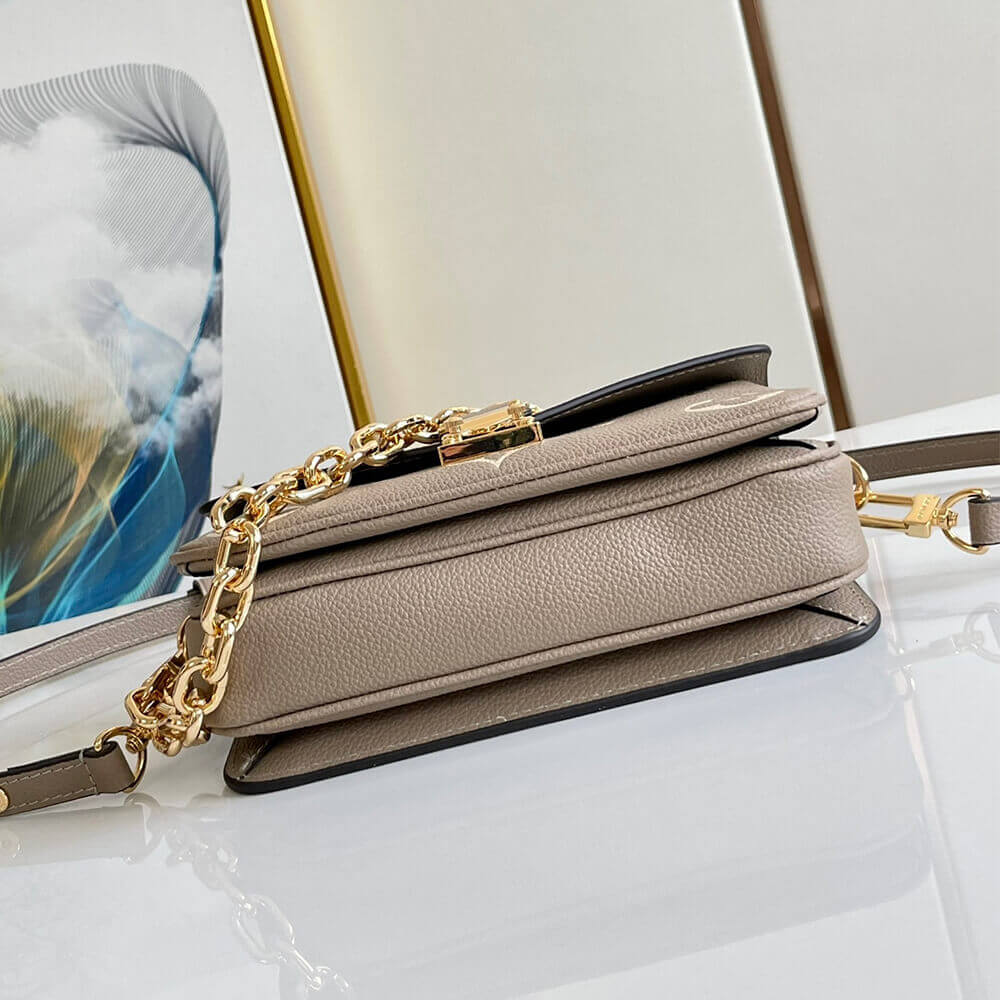 Louis Vuitton Pochette Métis East West