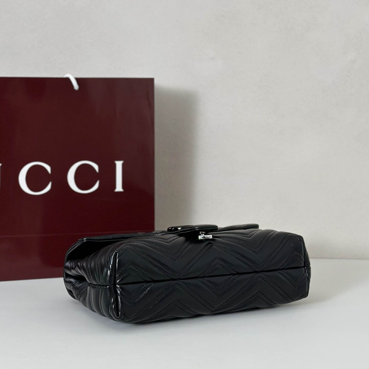 Gucci marmont medium shoulder bag