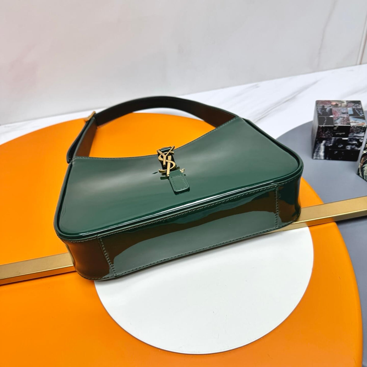 Ysl Le 5 à 7 In Patent Hobo