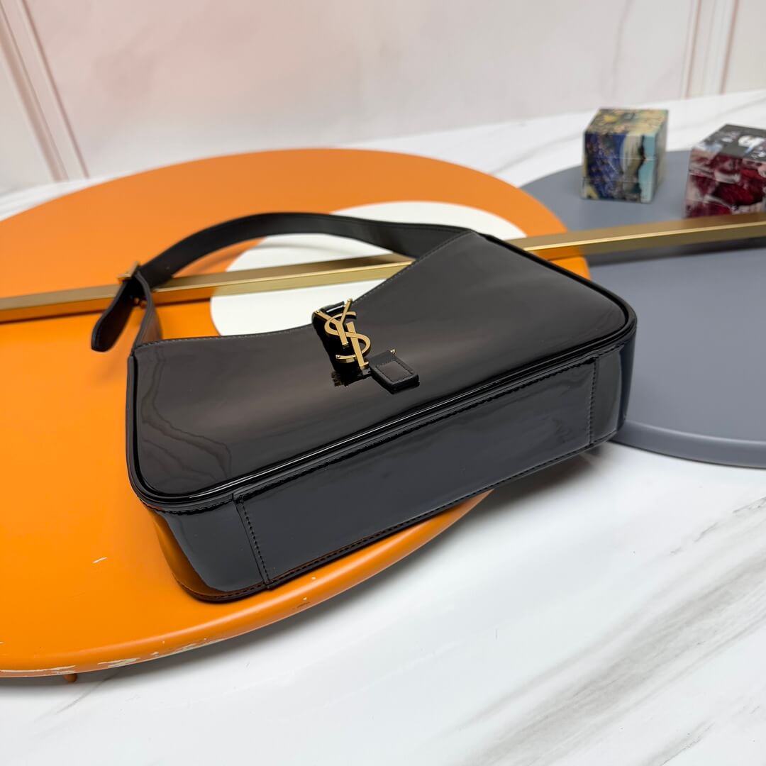 Ysl Le 5 à 7 In Patent Hobo
