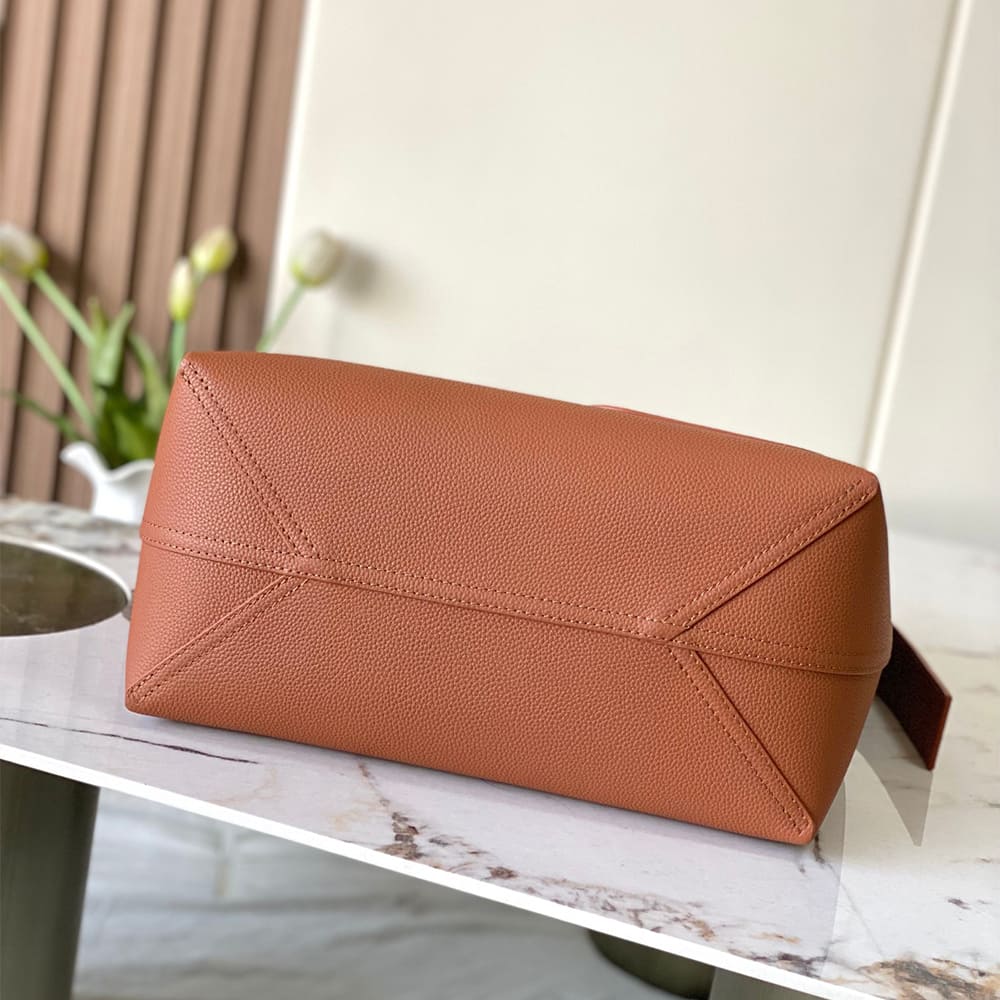 Louis Vuitton Verso Hobo