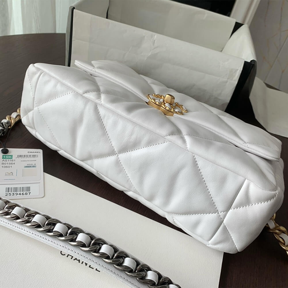 Chanel 19 Large