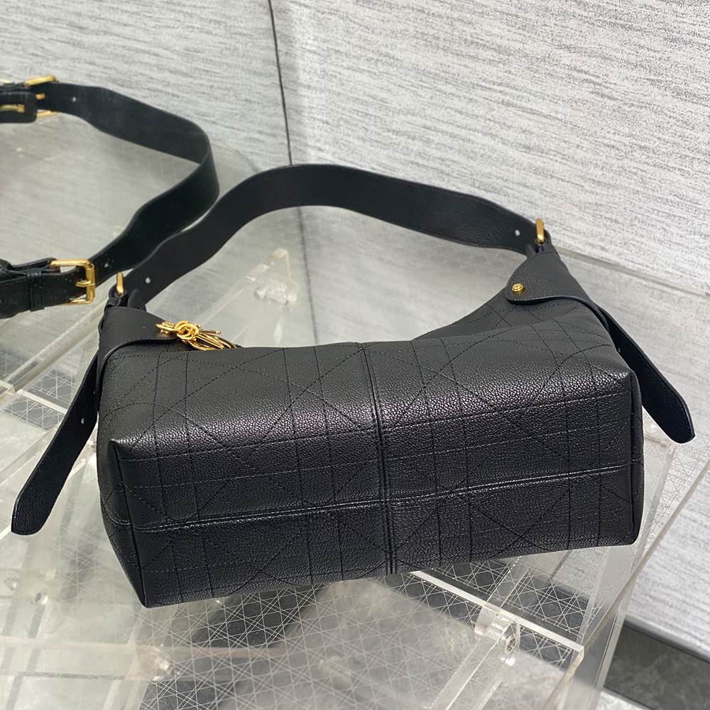 Dior Medium Dior Voyage Bag(high-end grade)