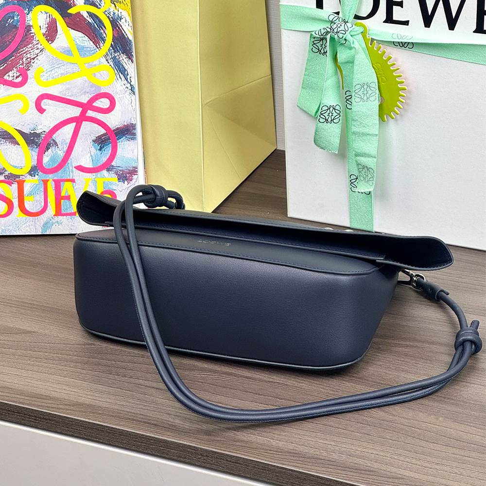 LOEWE Medium Ola bag in smooth calfskin(HIGH-END GRADE)