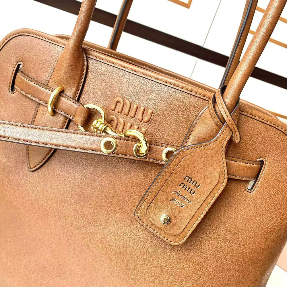 MiuMiu Medium Aventure Nappa