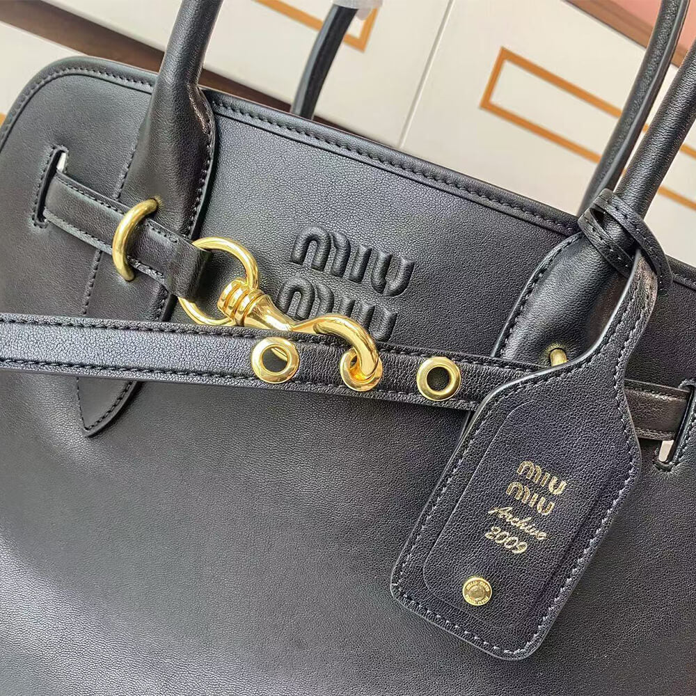MiuMiu Medium Aventure Nappa