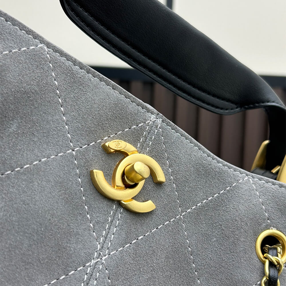 Chanel Vertical Shopping 25A