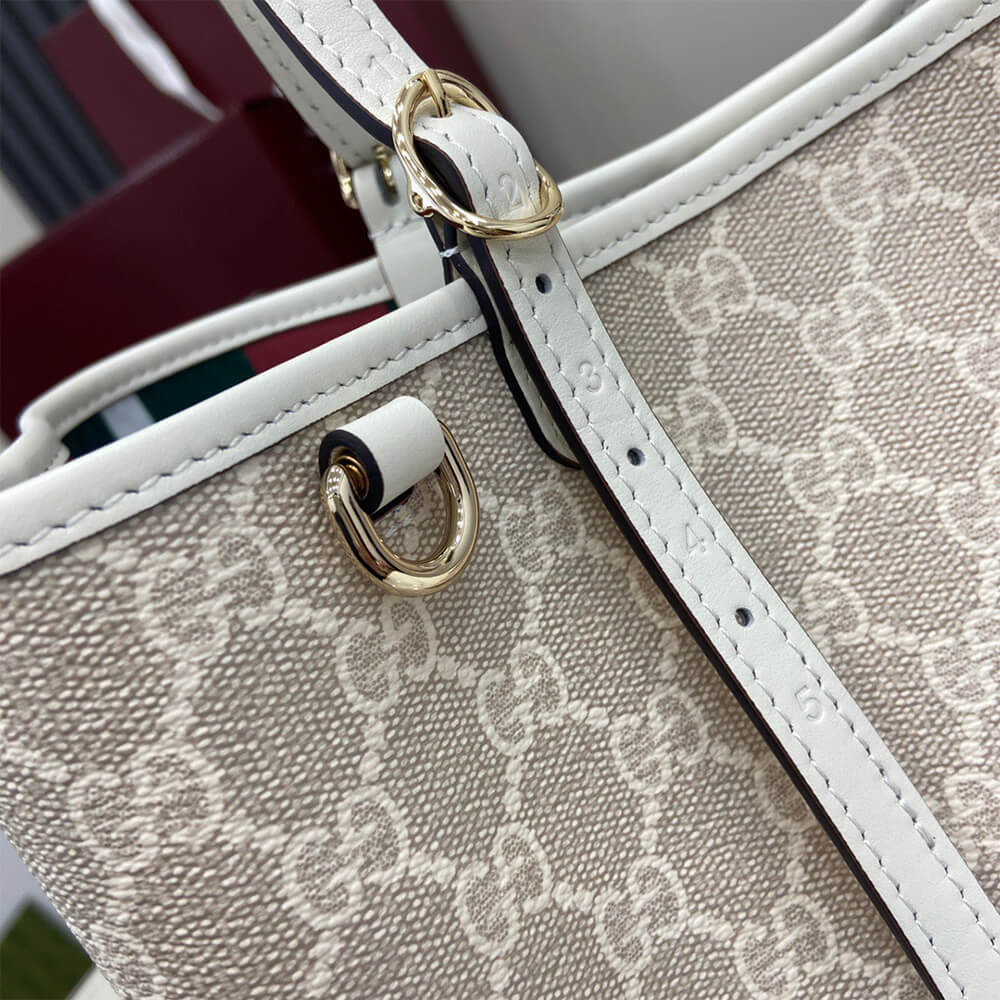 Gucci Emblem Medium