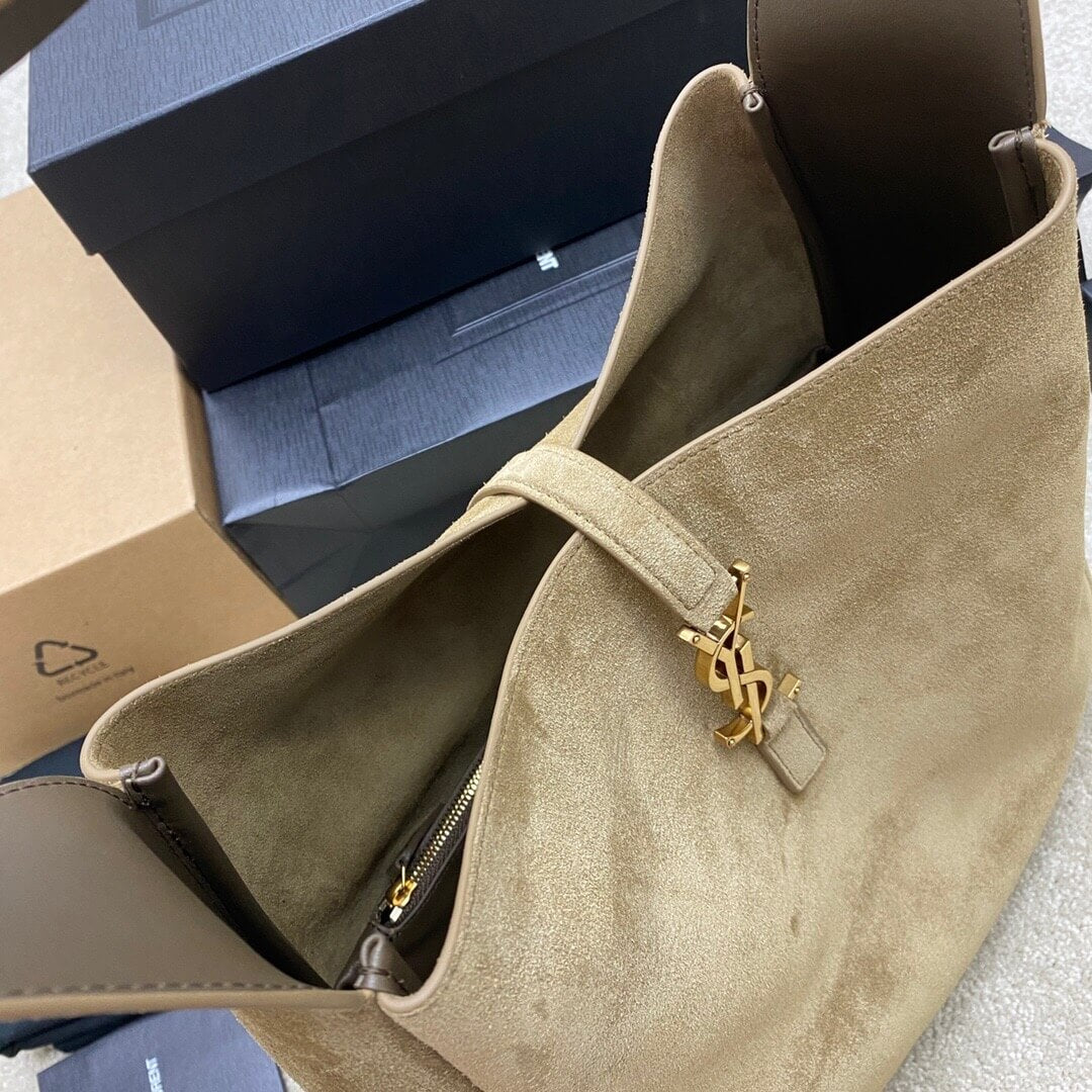 Ysl Large Le 5 À 7 Suede