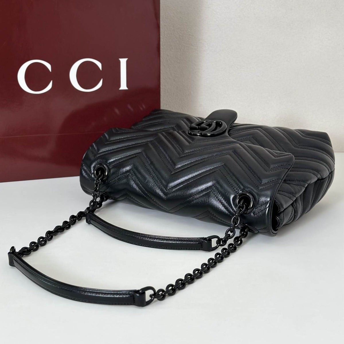 Gucci marmont medium shoulder bag