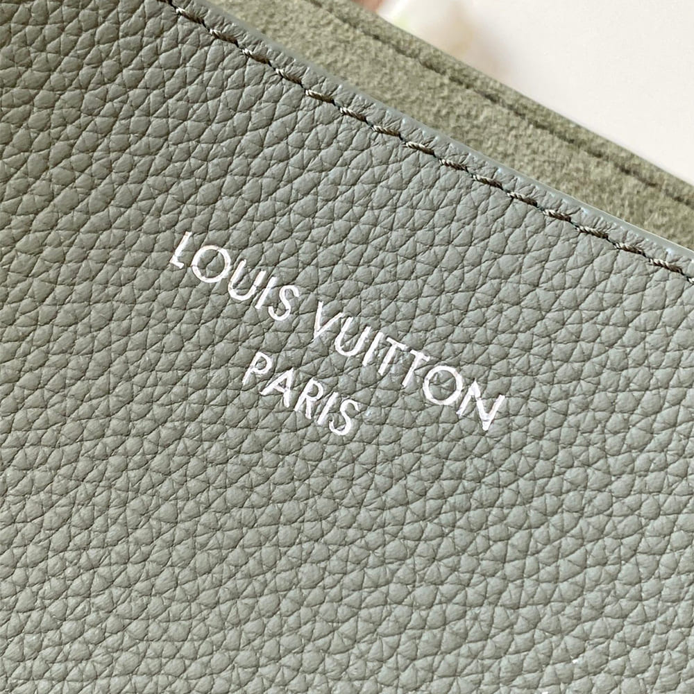 Louis Vuitton Verso Hobo