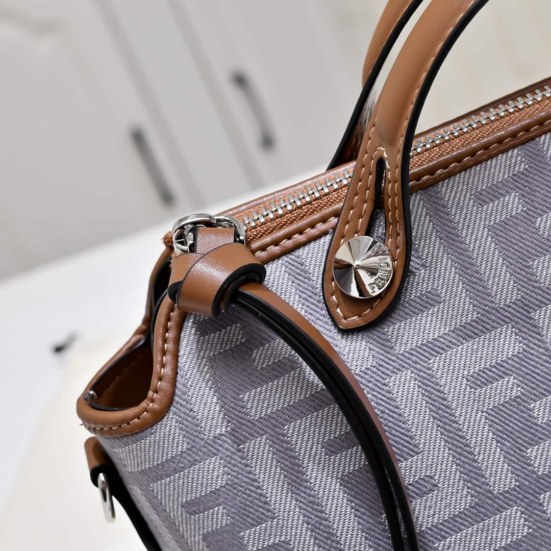 Fendi By The Way Selleria Medium