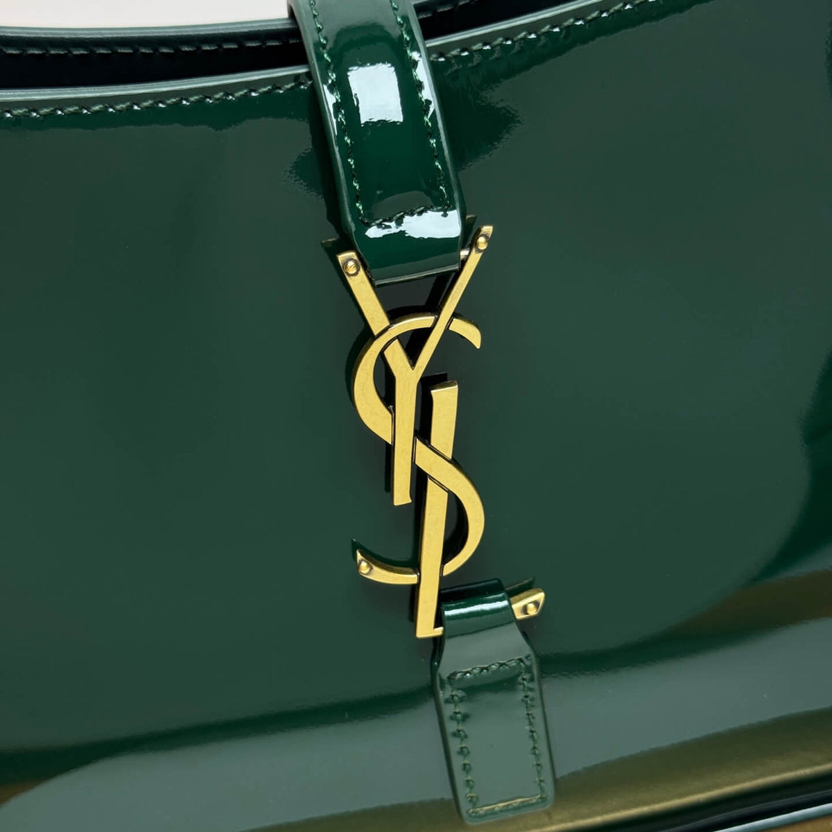 Ysl Le 5 à 7 In Patent Hobo