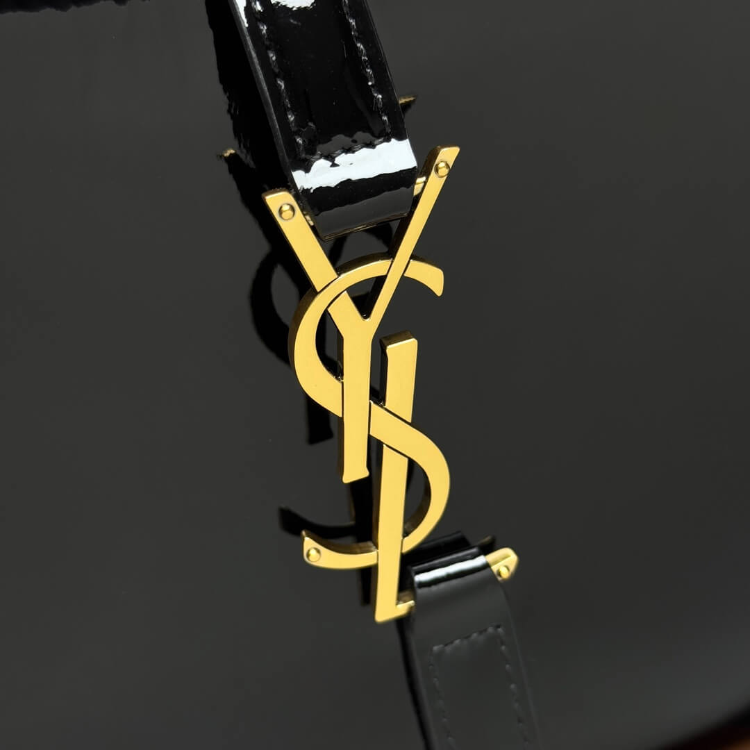 Ysl Le 5 à 7 In Patent Hobo