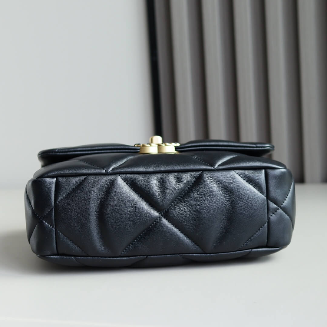 Chanel 19 Small