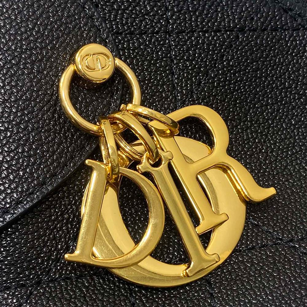 Dior Medium Dior Voyage Bag(high-end grade)