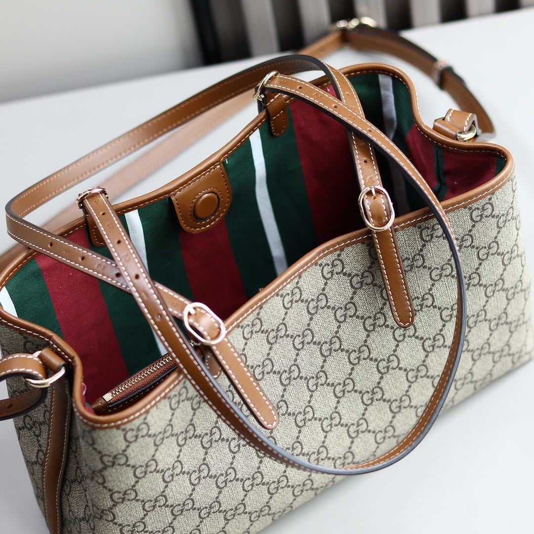 Gucci Emblem Medium