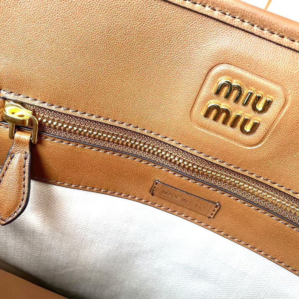 MiuMiu Medium Aventure Nappa