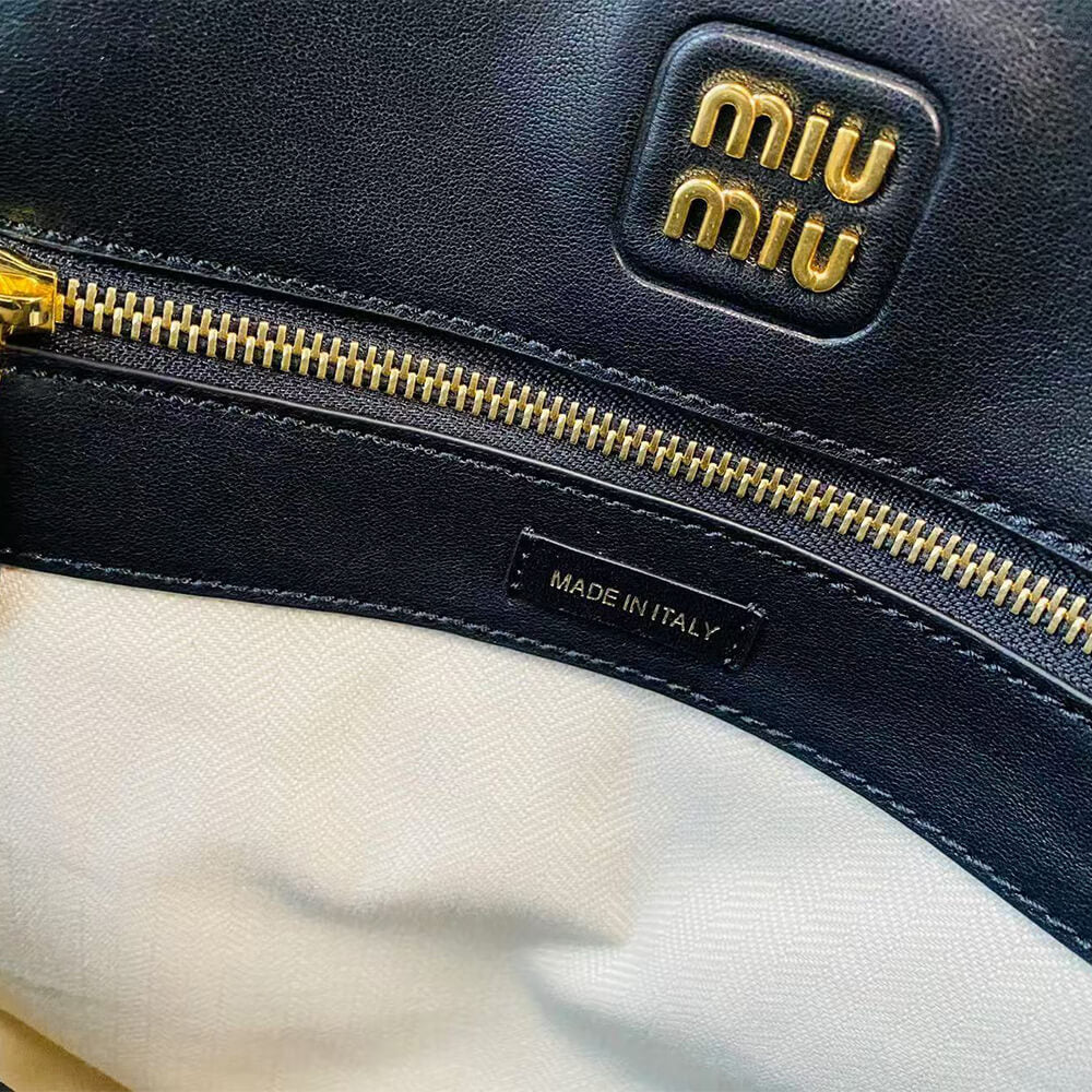 MiuMiu Medium Aventure Nappa
