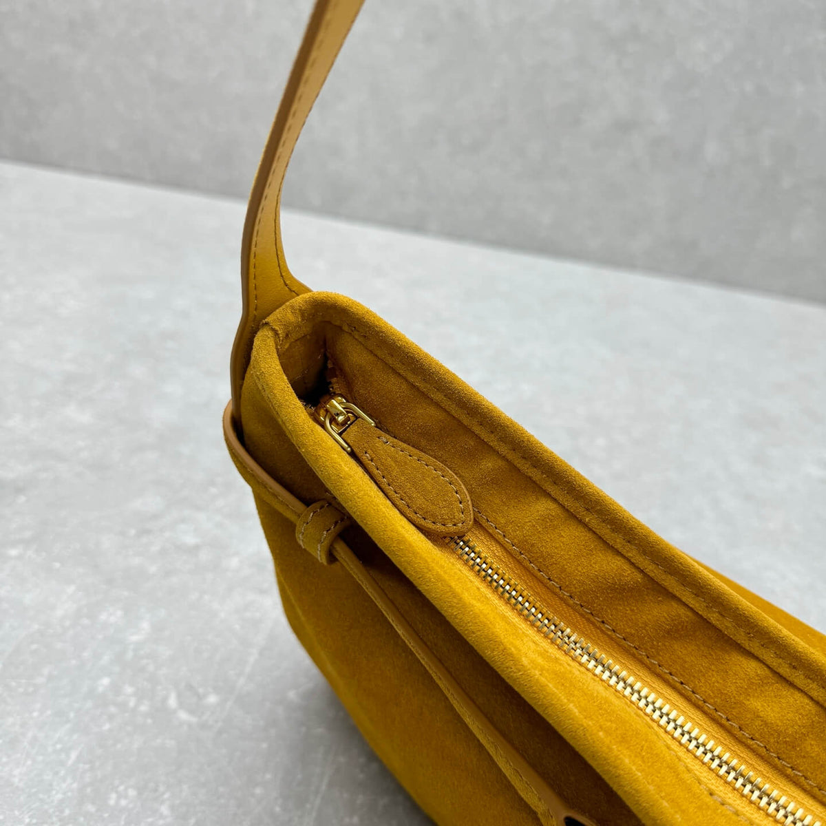 MiuMiu Aventure Nappa