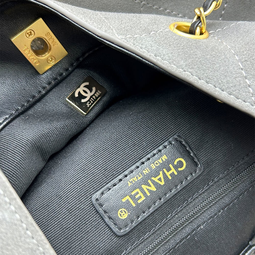 Chanel Vertical Shopping 25A